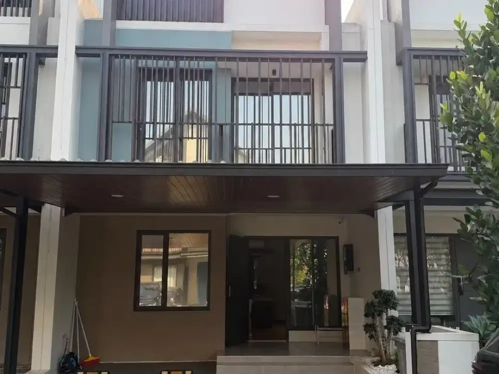 DIJUAL RUMAH EX. SHOW UNIT FULL FURNISHED CLUSTER LEONORA TEPAT DI DEPAN CLUB HOUSE