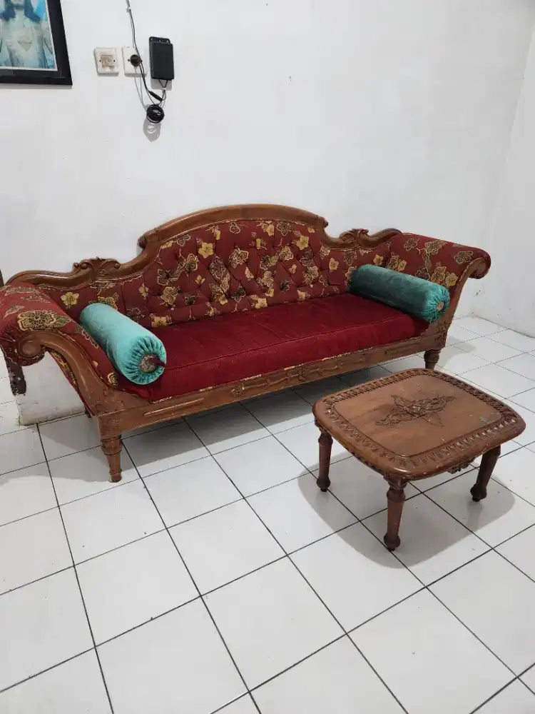 Satu Set Kursi Sofa Tamu Jati Kondisi Bagus dan Antik
