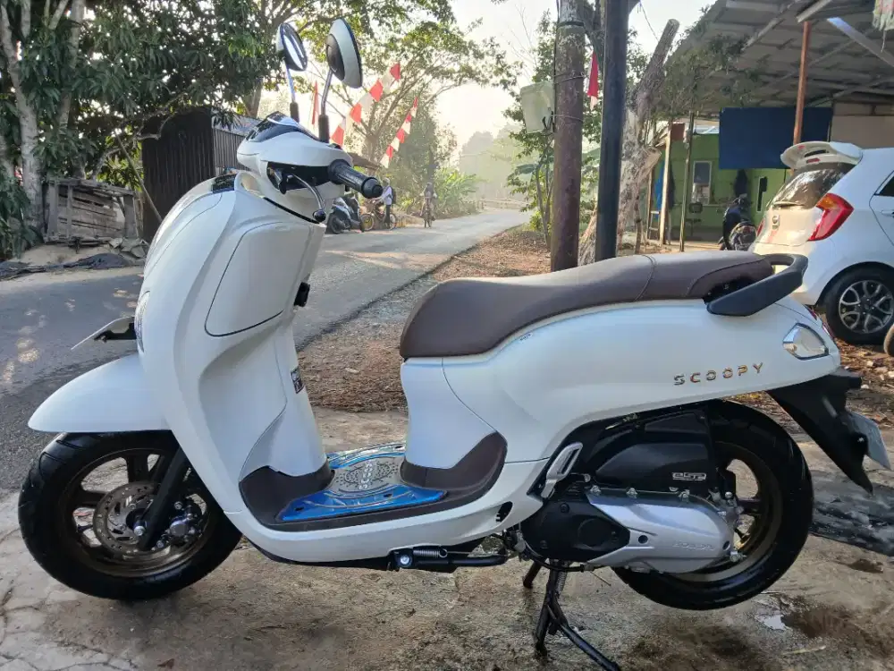Scoopy Prestige 2026 putih