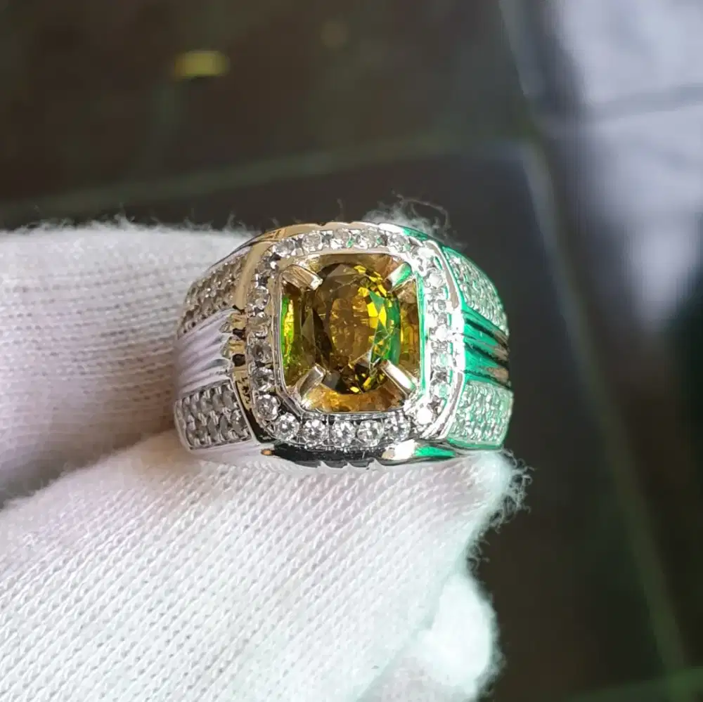 Natural Green Sapphire 2.51 crt