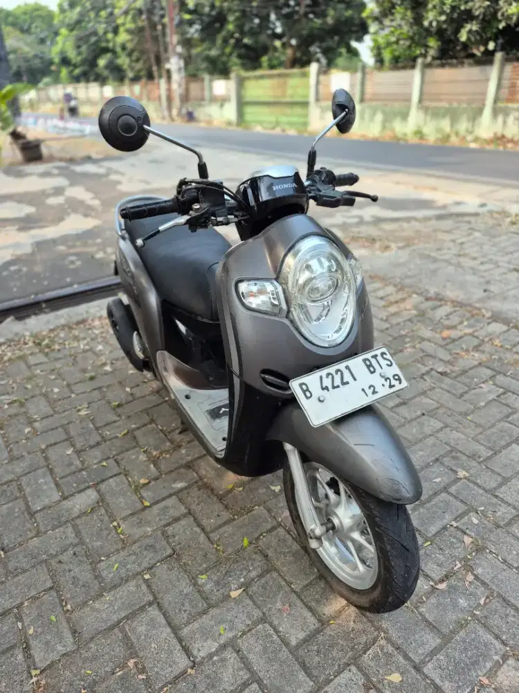 Dijual Honda Scoopy tahun 2018 surat lengkap