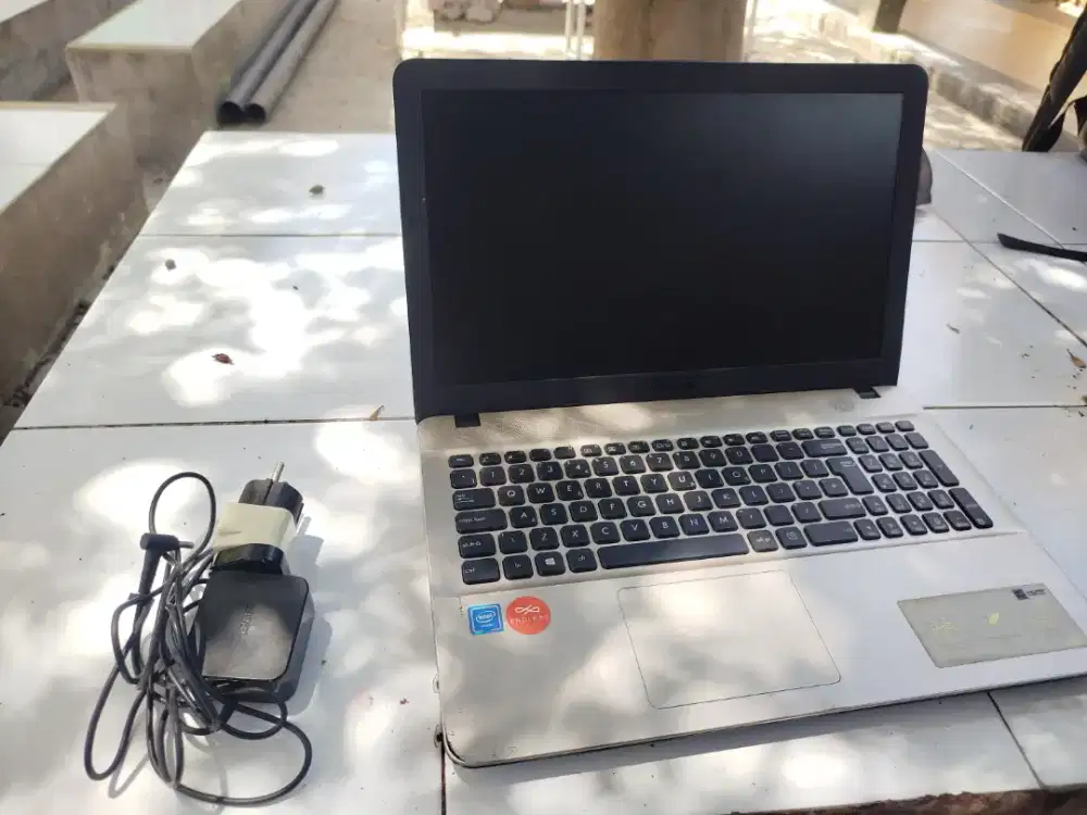 LAPTOP ASUS VivoBook Max