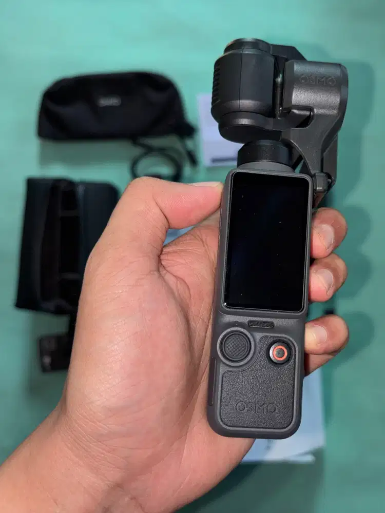 DJI Osmo Pocket 4 Creator Combo