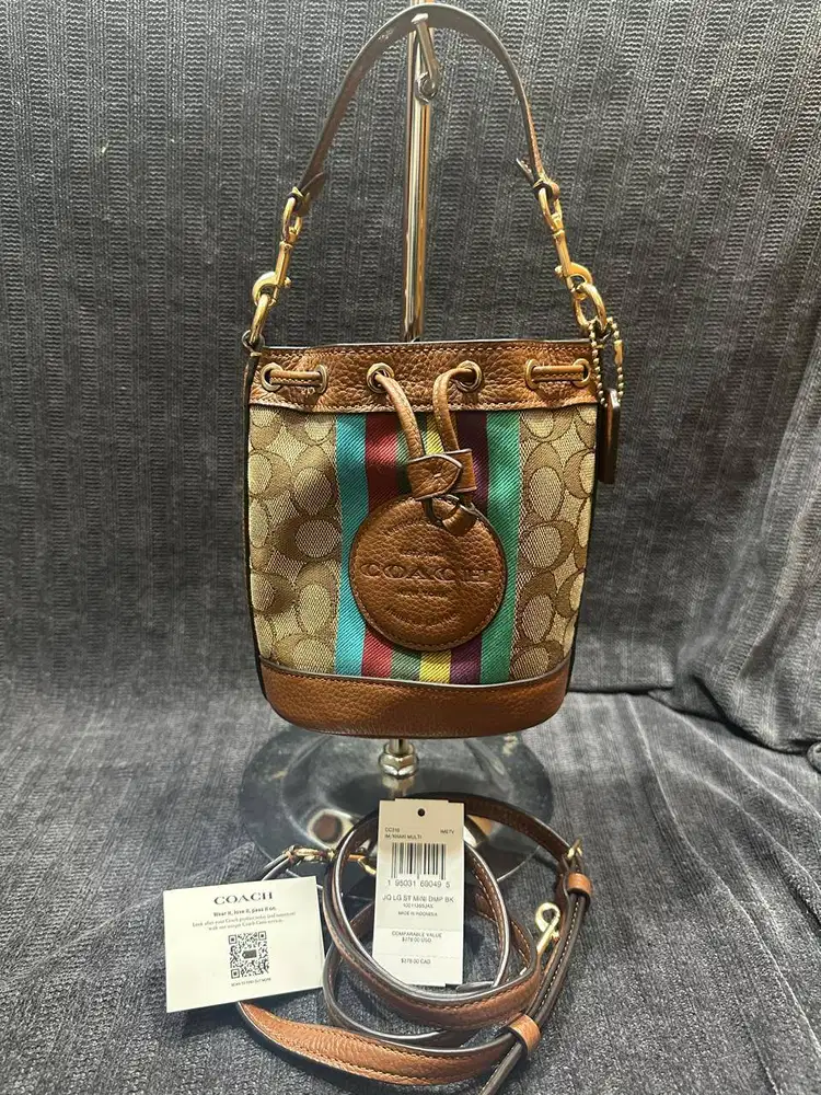 COACH DEMPSEY BUCKET 15