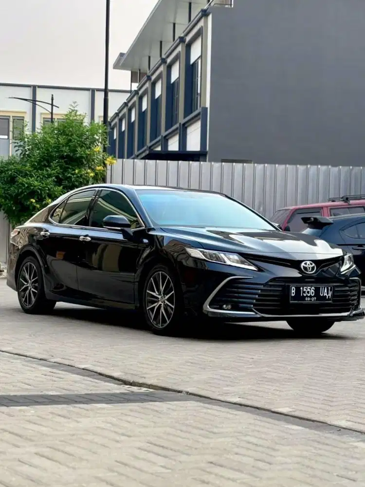 Toyota Camry V At 2022 Hitam