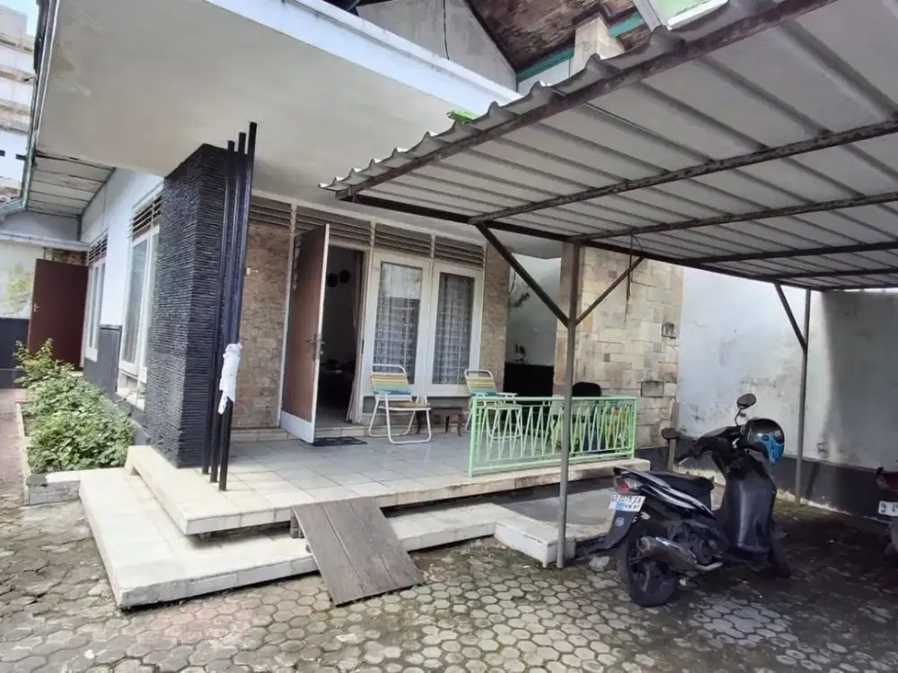 DI JUAL RUMAH SIAP HUNI PUSAT KOTA SOLO AKSES JALAN LEBAR DEKAT JALAN KAPTEN MULYADI PASAR KLIWON DEKAT RSUI KUSTATI DAN DEKAT MASJID