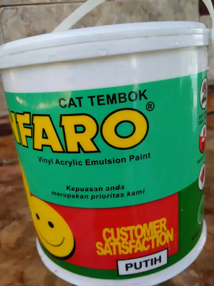 Di jual cepat cat tembok bagus kondisi baru 5kg