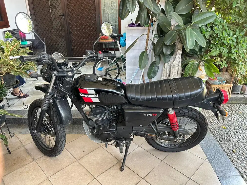 DIJUAL Kawasaki W175 Hitam Original NEGOTIABLE