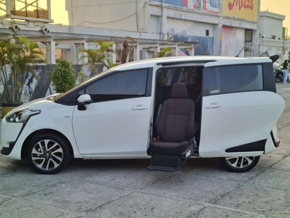 {Welcab Original} Sienta V AT 2022