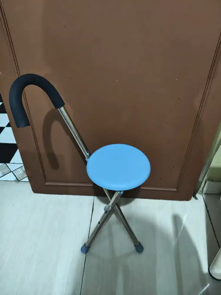 tongkat jalan lansia