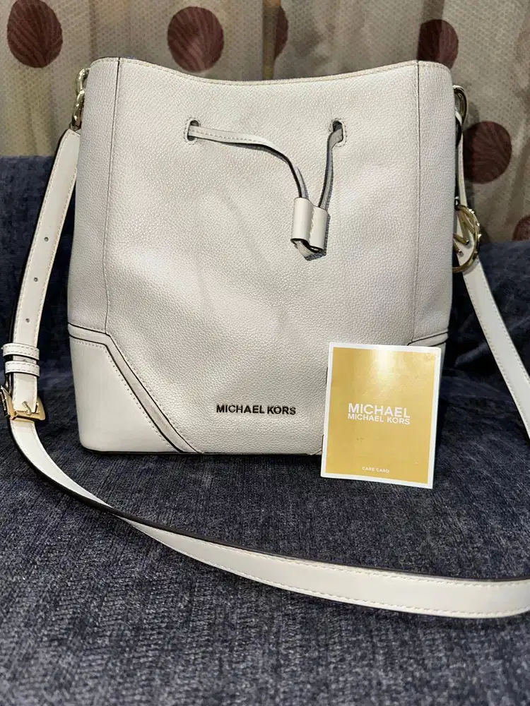 Michael Kors Nicole Large Bucket Bag