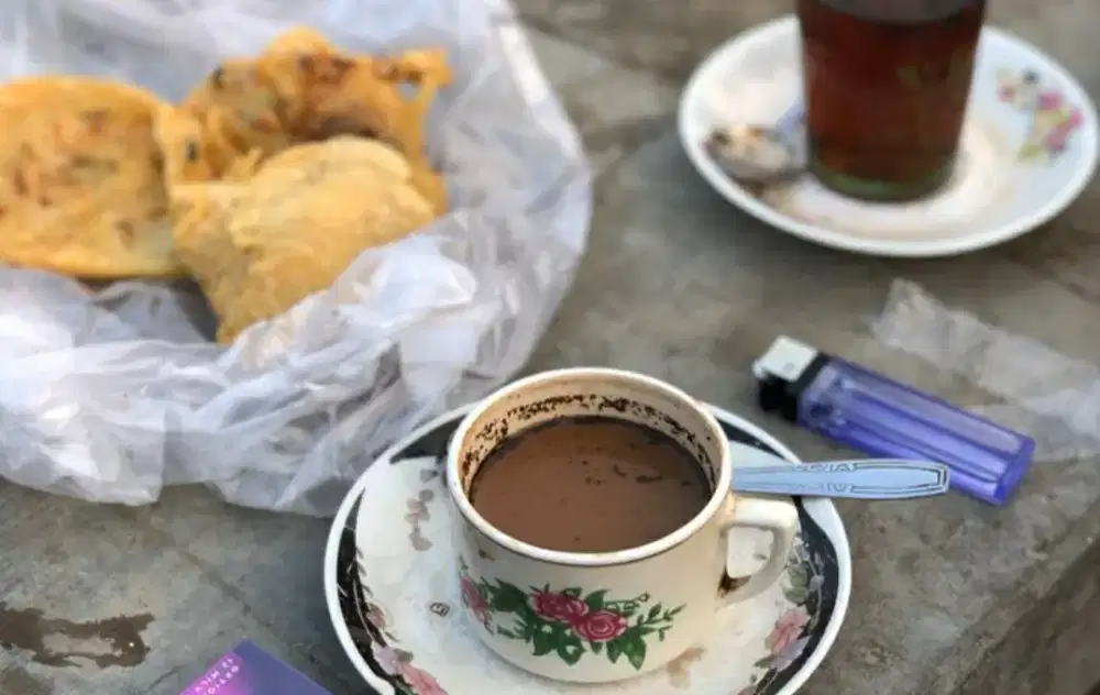 Waiter warung kopi