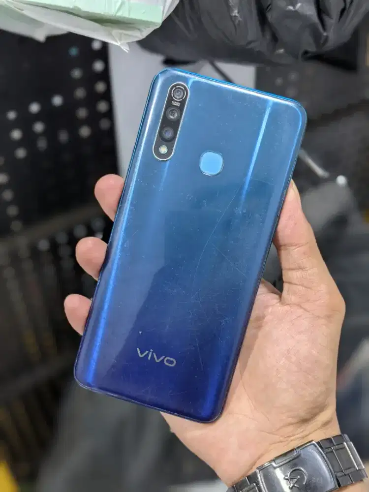 Vivo Z1 Pro Ram 6/128GB Camera Bening glowing