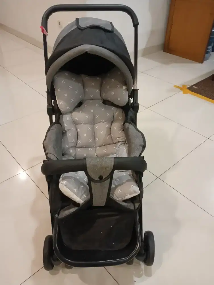 Stroller Bayi Merk Beige (Hitam)