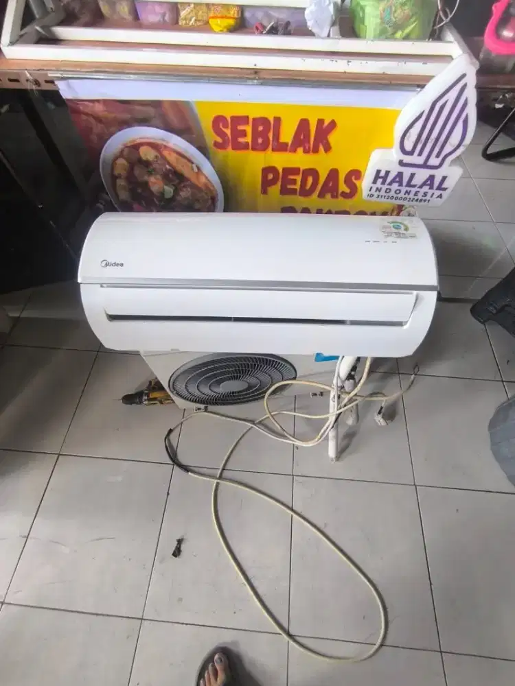 AC split 1/2pk midea