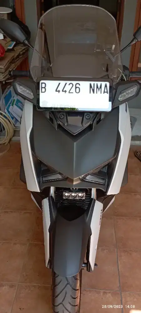 YAMAHA XMAX CONNECTED 2023 (Abu-Abu) TGN KE-1