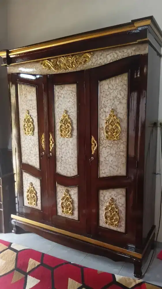 Lemar Pakaian Jati 3 Pintu Motif Keramik