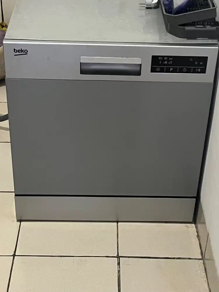 Beko Dishwasher DTC36810S – Kondisi Bagus  Dijual Beko Dishwasher D