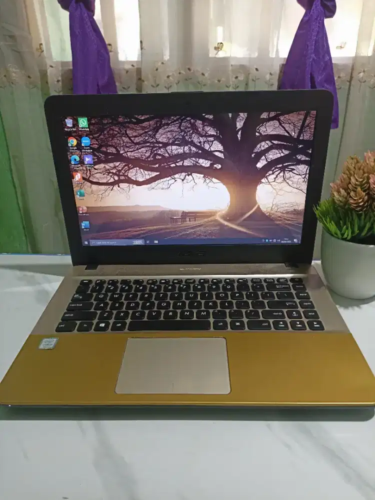 LAPTOP ASUS VIVOBOOK14. Core i3 Gen7. RAM8GB. BH 83%. Performa Lincah.