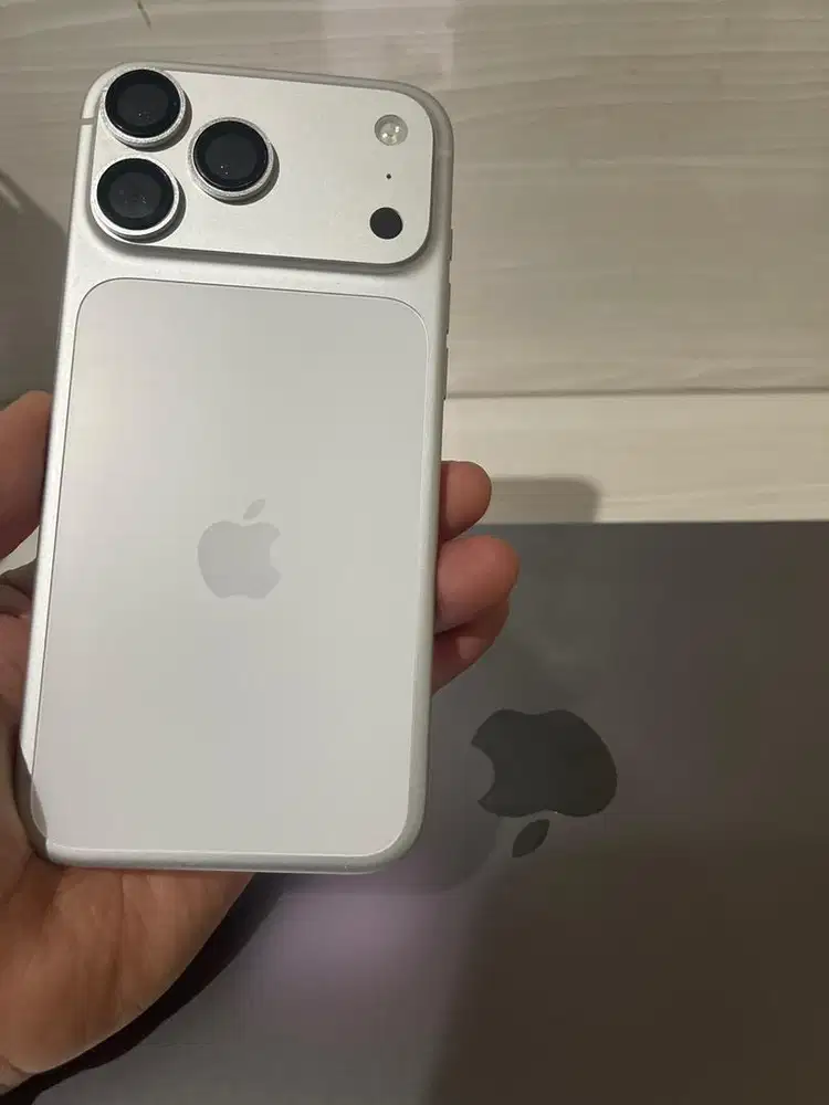 Iphone promax 17 white 256