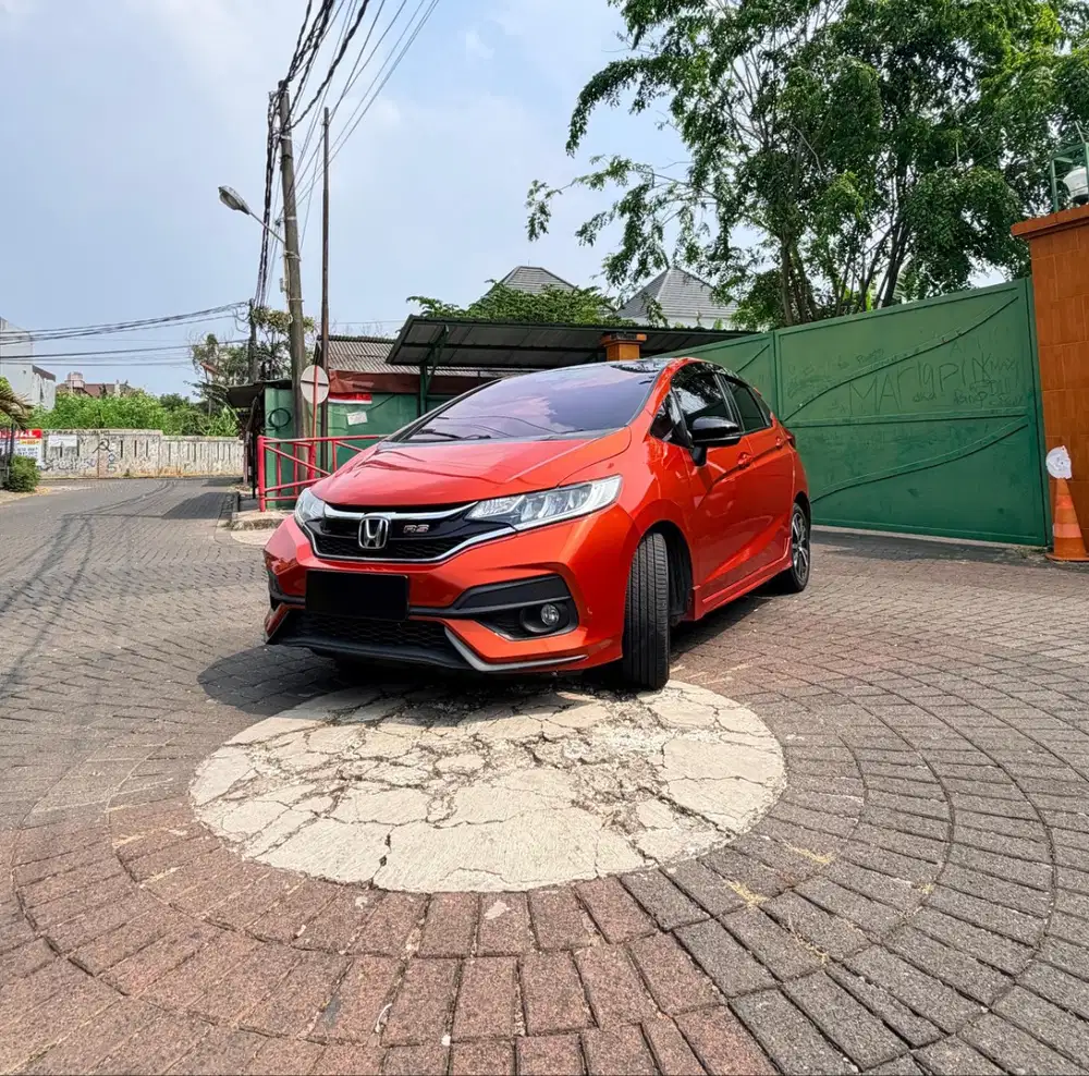 HONDA JAZZ 1.5 RS i-VTEC (2019) – TANGAN PERTAMA, KM RENDAH, SEHAT!