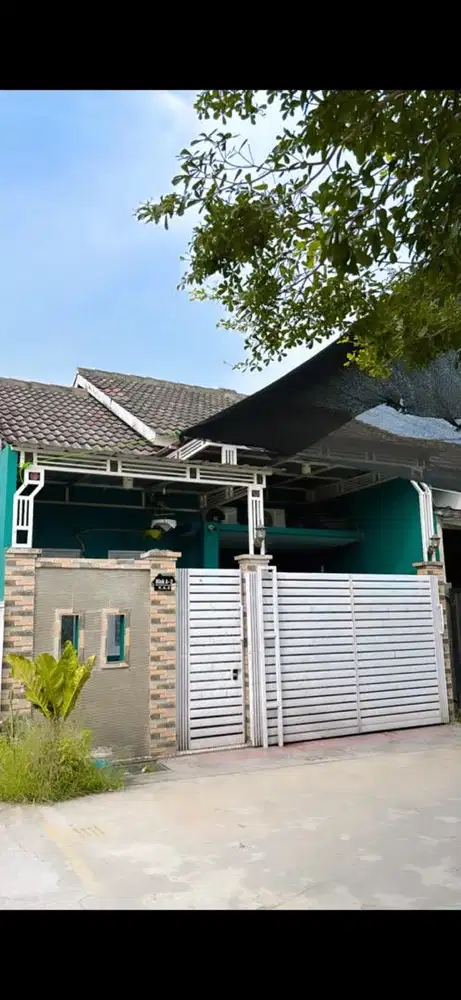 Dilengkapi ac ,kipas lampu dinding ,mesin pendorong air, gudang