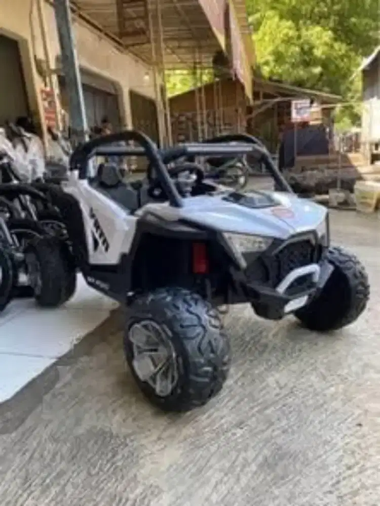 Mobil Aki Remote Jeep Ban Karet