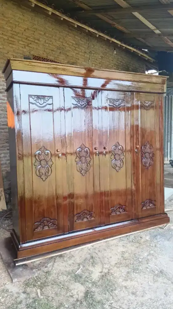 Lemari Pakaian Jati 4 Pintu