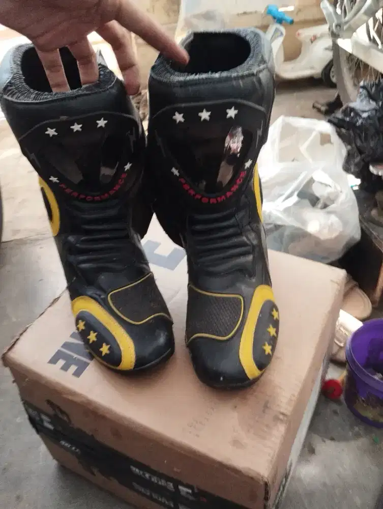 SEPATU SAFETY MOTOR
