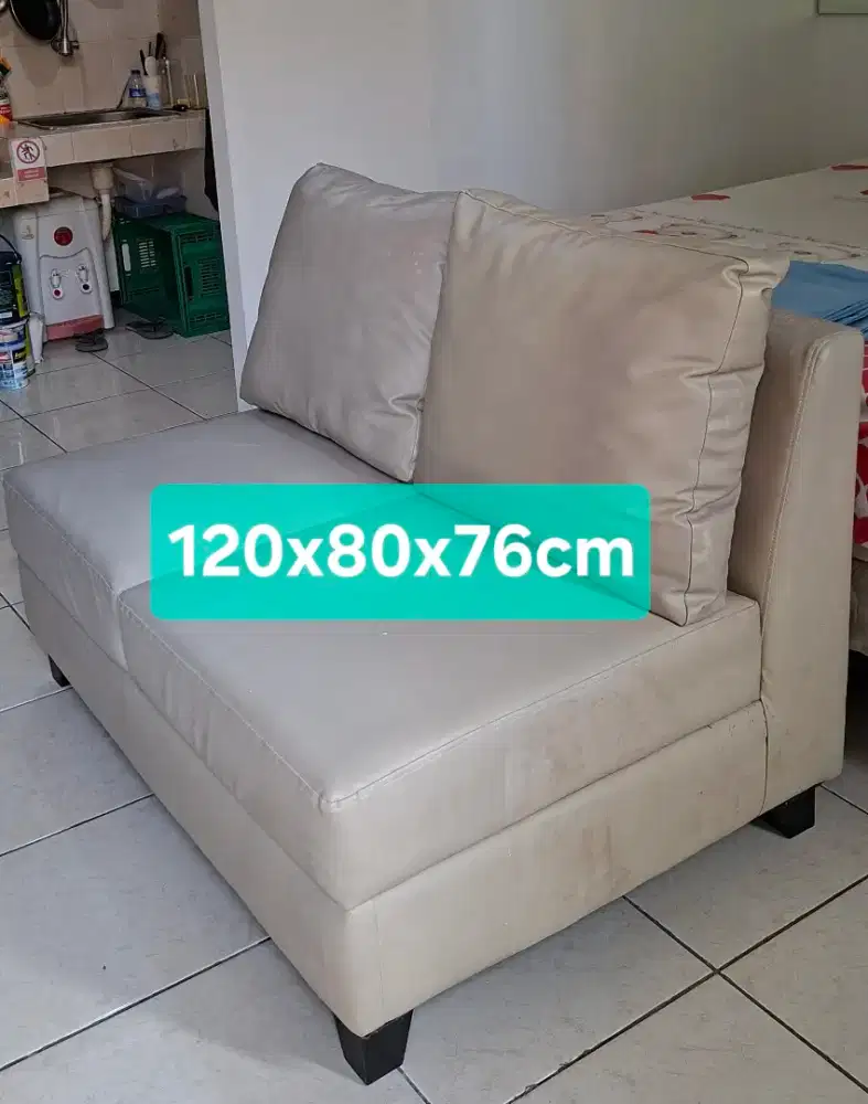 Sofa warna krim