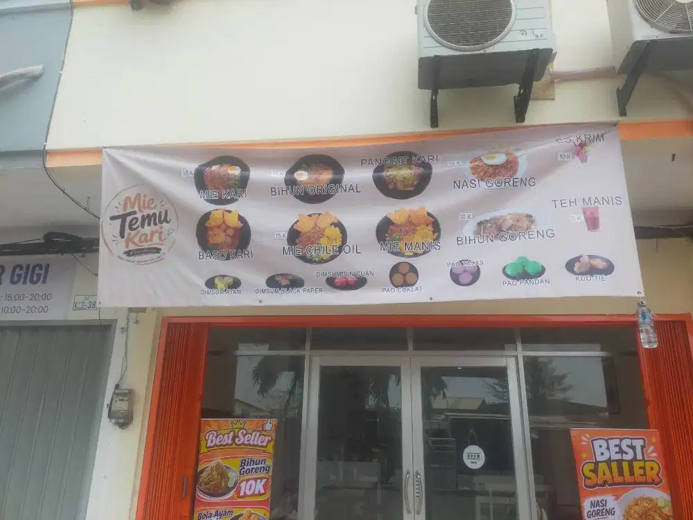 Di butuhkan pelayan kafe