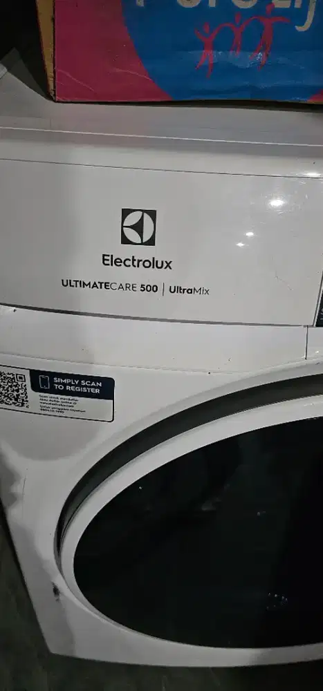 Mesin cuci elektrolux