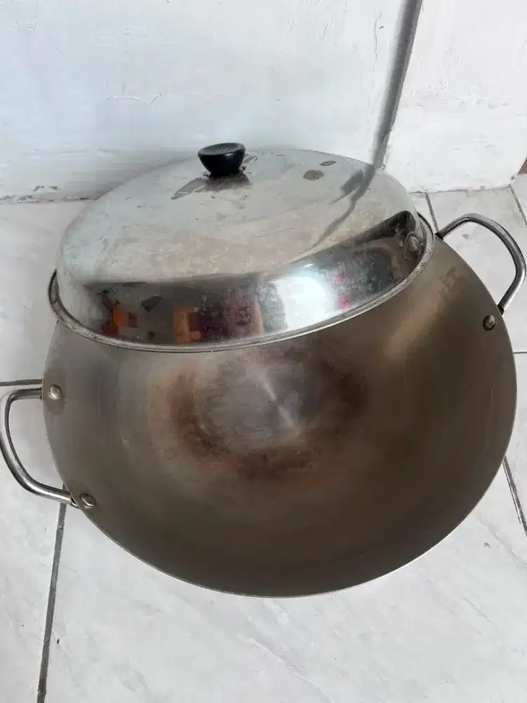 Wajan beserta tutupnya (bekas)
