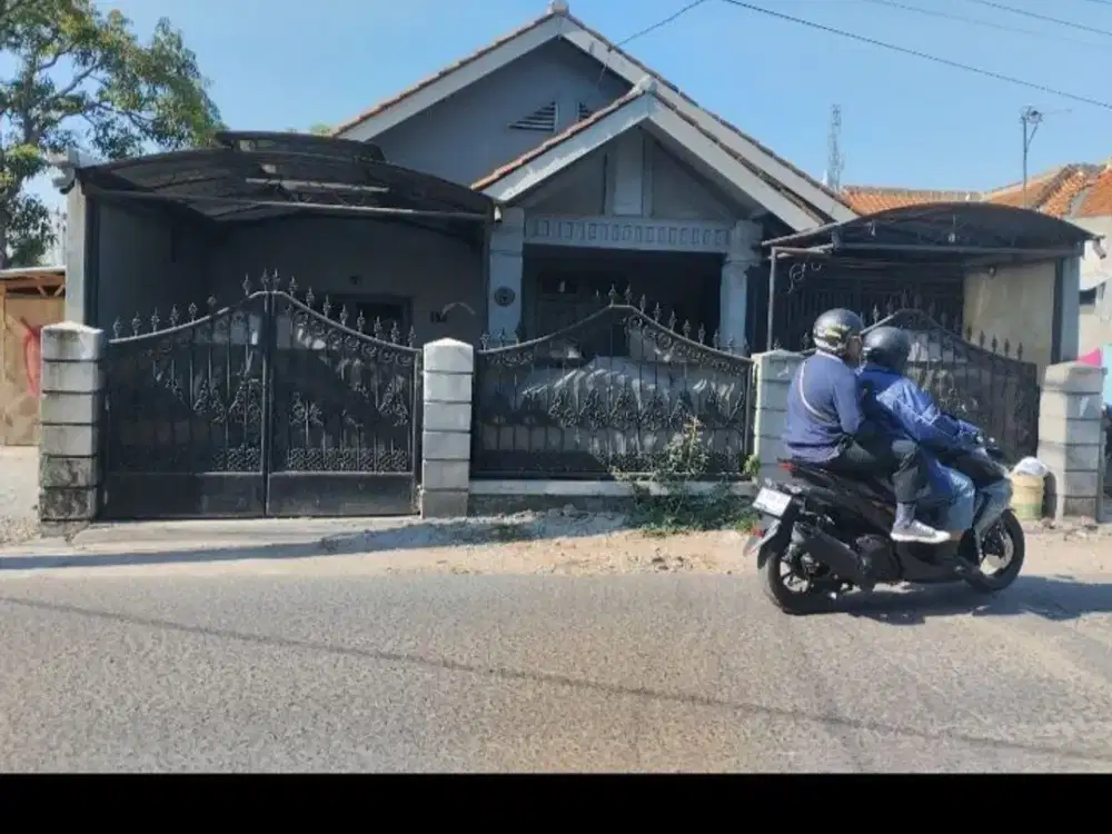 Dijual Rumah Strategis Pinggir Jalan Katapang Andir – Cocok untuk Tempat Tinggal, Ruko, atau Usaha