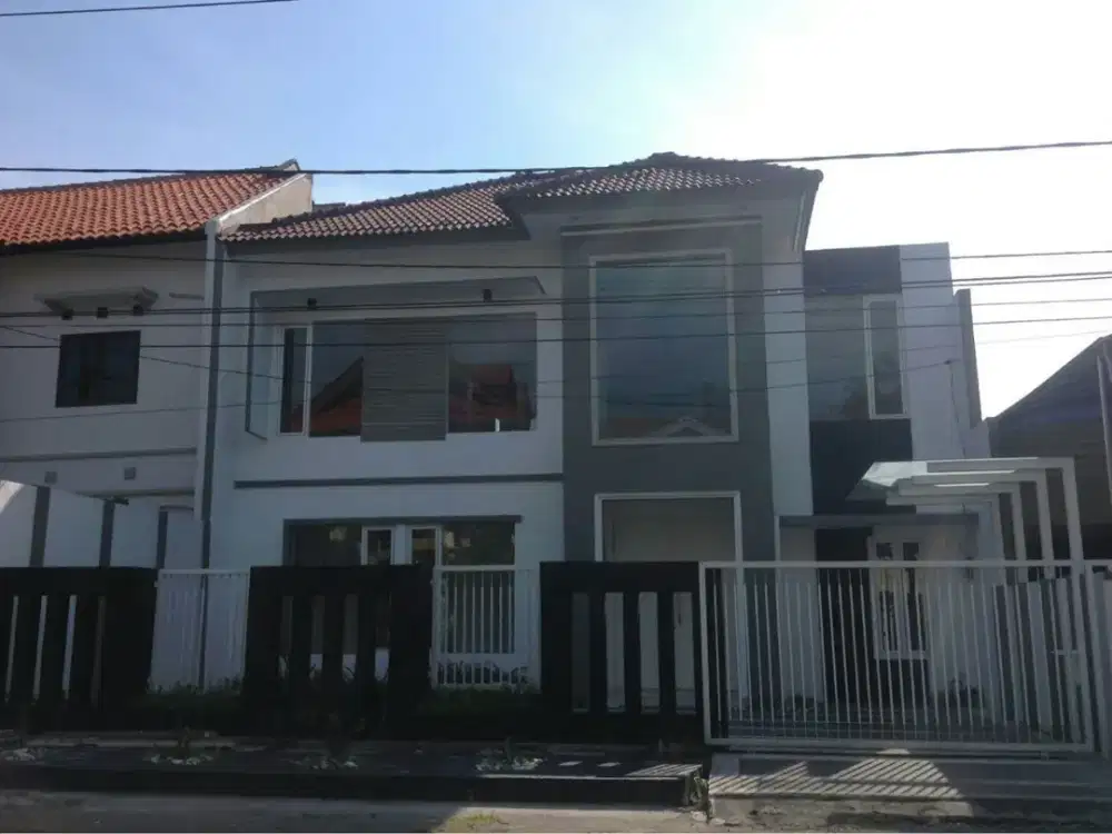 EMA431 Dijual Rumah Modern Bagus Siap Huni Row Lebar di Nginden Intan Surabaya