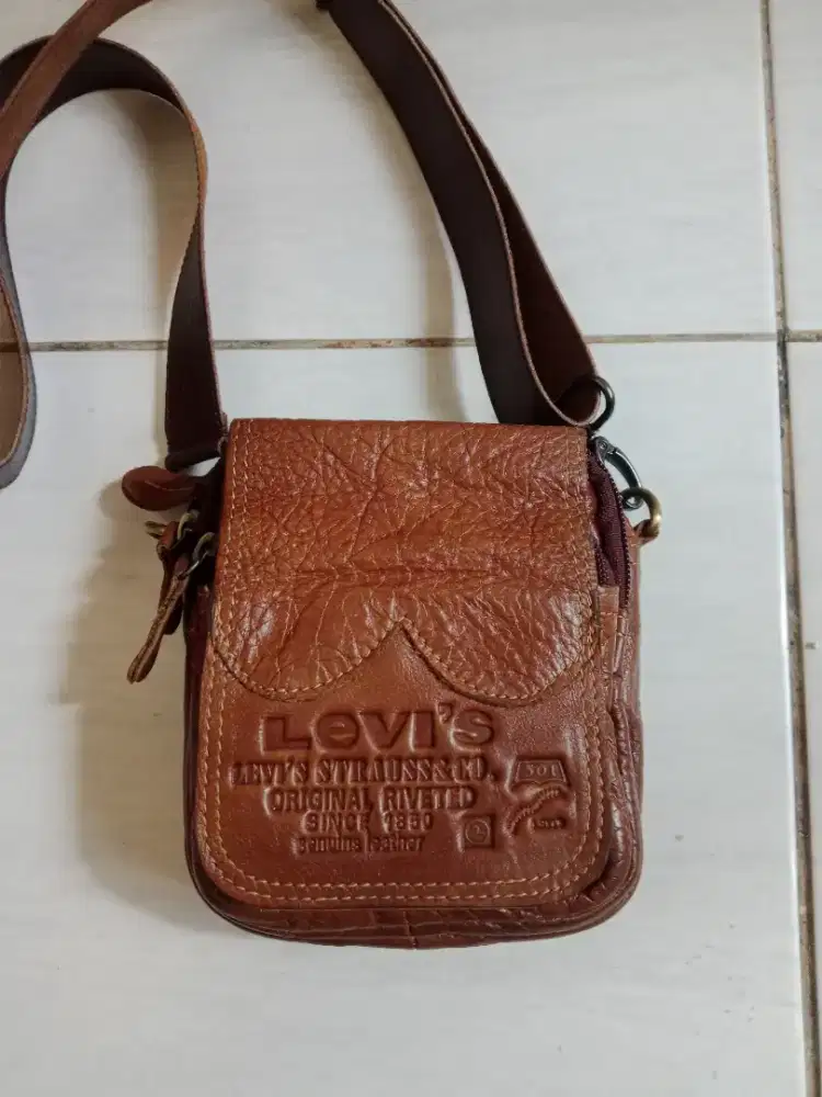 Tas selempang Levis original