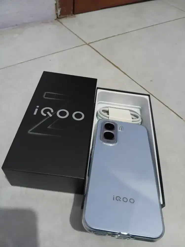 JUAL CEPAT IQOO Z11 5G 8/256