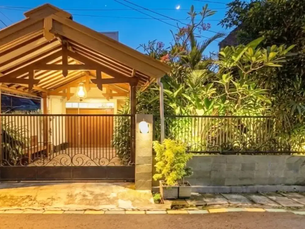 Rumah 3 lantai Di Nginden, Sukolilo Surabaya Harga Menarik