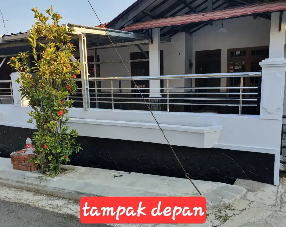 Jual rumah 1,5 lantai siap huni strategis
