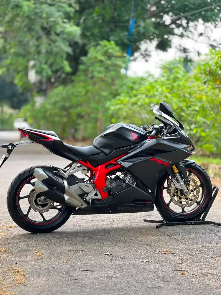 KM LOW! HONDA CBR250RR NON ABS 2019 HITAM PAJAK PANJANG KAYAK BARU