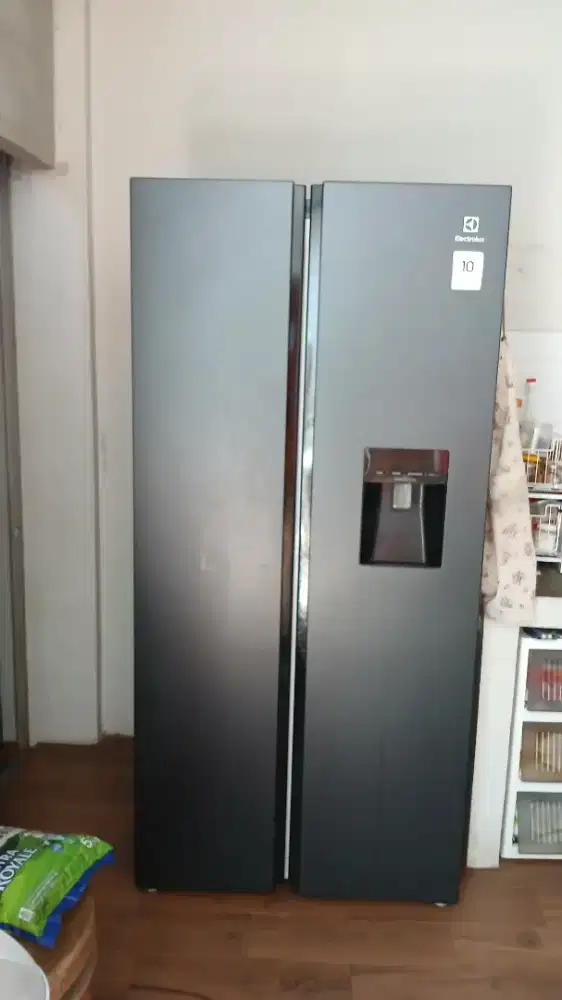 SBS Electrolux Taste Lock Inverter, hamat listrik