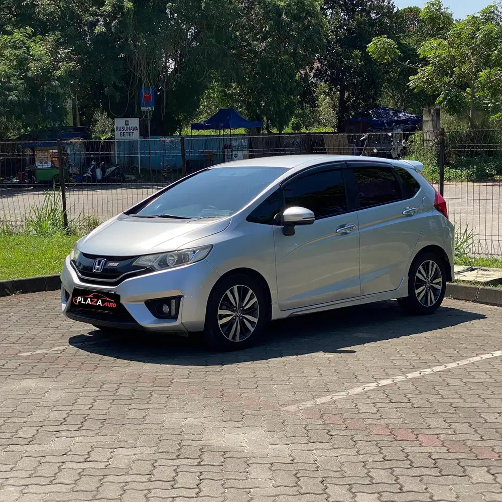 Honda Jazz 2015 
RS 1.5 Automatic