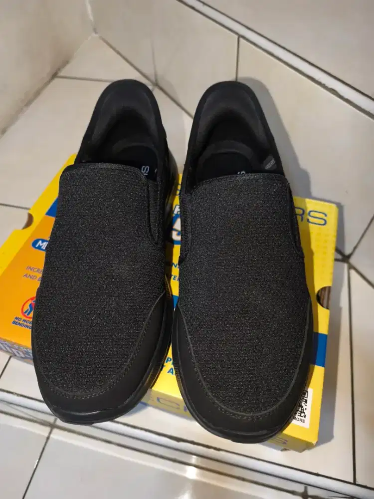 Skechers Baru Slip In Full Black 42
