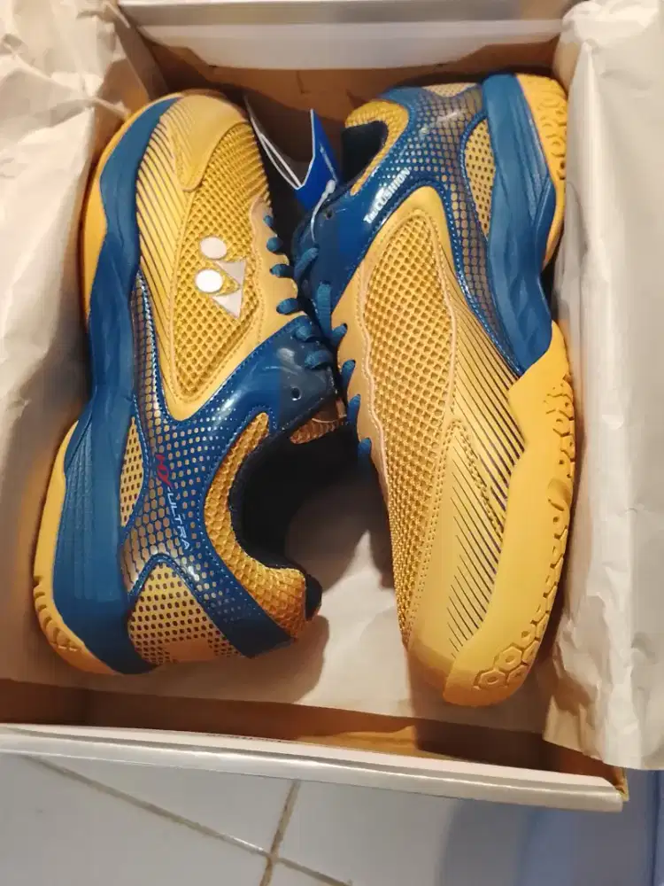 sepatu badminton