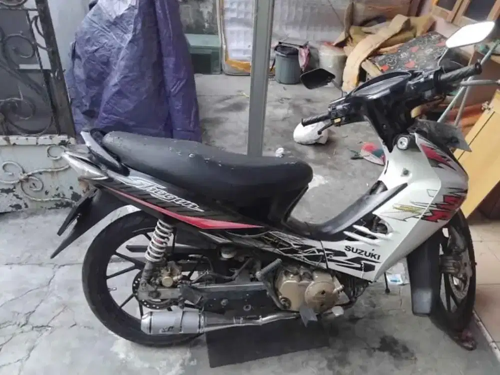 Shogun SP 125 hitam putih