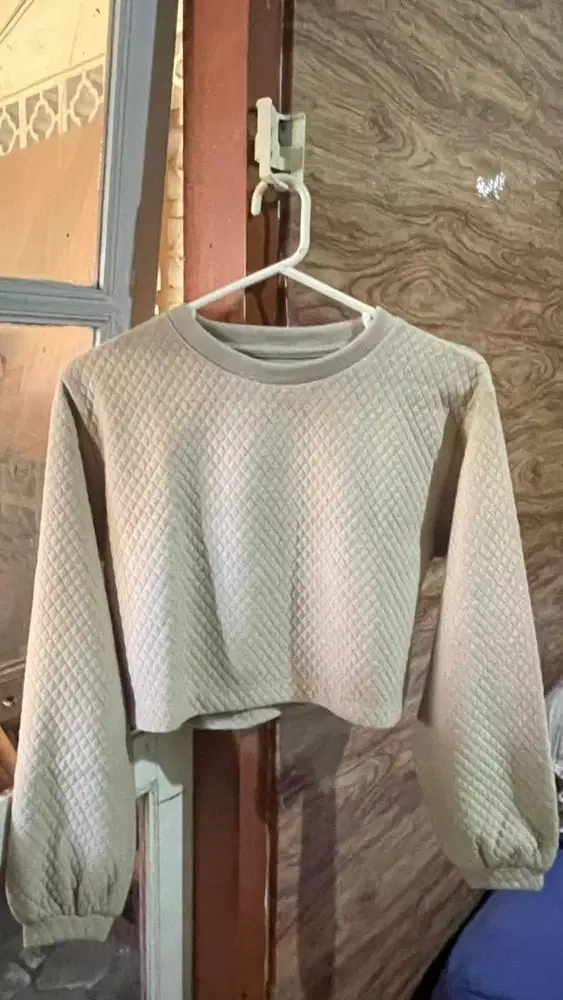 PRELOVED Knitwear Crop Lengan Balon Korean Style Second