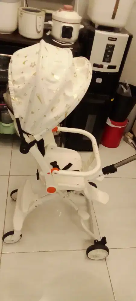 Stroler kursi putih