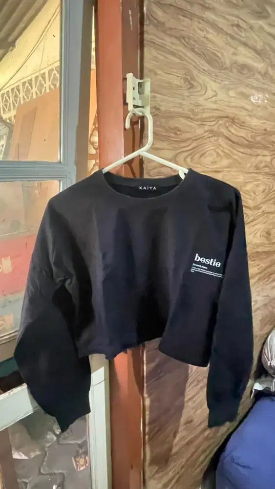 PRELOVED Sweater Crop Hitam Style Second