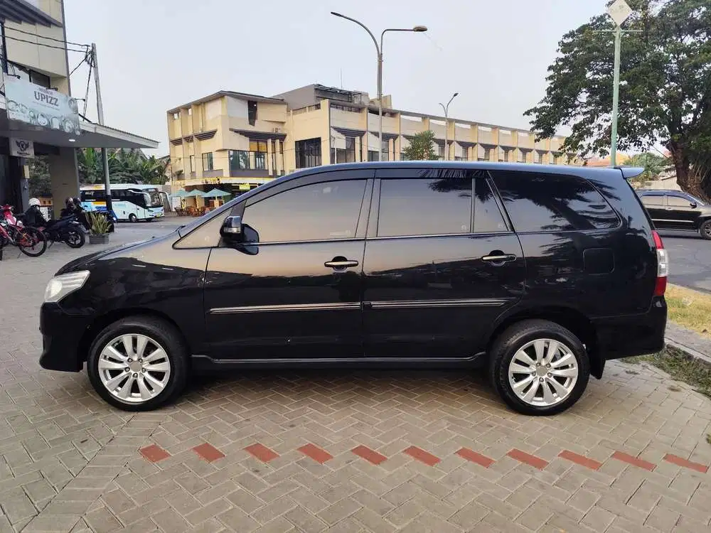 Toyota Kijang Innova V 2012 Matic Bensin