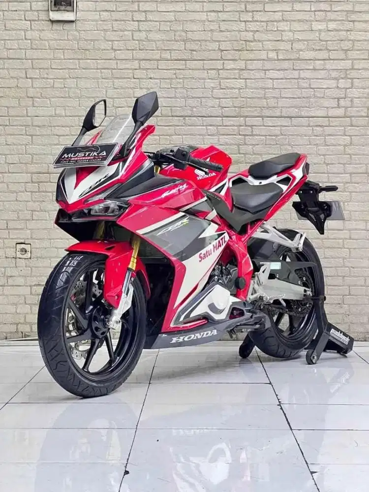 HONDA CBR250RR 2020 RACING RED  LOW KM